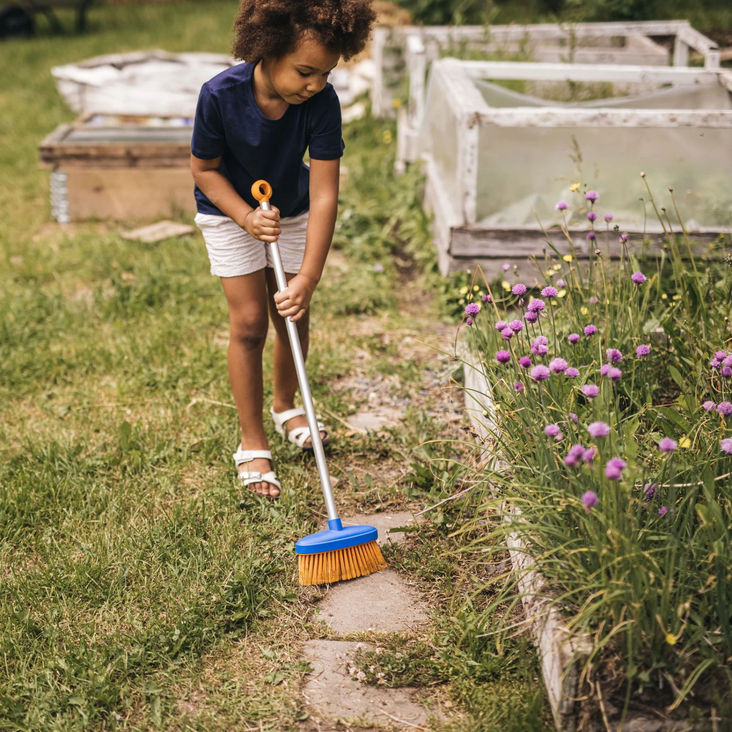Fiskars Besen, Blau/orange 3 Fiskars Besen, Blau/orange – Bild 3