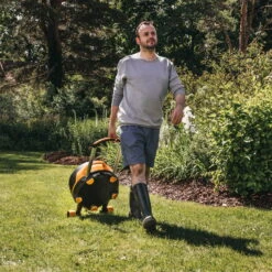 Fiskars Schlauchwagen Waterwheel Automatik XL, Für ½'-5/8", Schlauchdüse, Rasenspieß, Schwarz-orange -Naturgrün Verkaufsgeschäft 0930200501 Schlauchwagen Automatik XL mit Raedern 360 4 78977