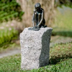 Mädchen Lesend Auf Granitstein, Iris, Braun, Bronze, 40 X 30 X 25 Cm