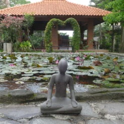 Steinguss Gartenornament 'Yoga', Natur, 26 X 18 X 31 Cm
