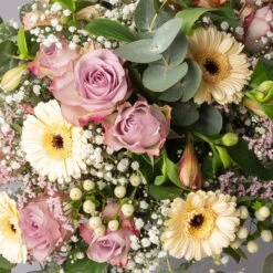 Blumenstrauß 'Stockholm' Inkl. Gratis Grußkarte -Naturgrün Verkaufsgeschäft 1110600097 strauss stockholm setting 1 121239