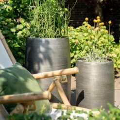 Pflanzgefäß 'Rowen', Silber, Ø 38 X H 62 Cm -Naturgrün Verkaufsgeschäft 3210801635 3210801636 3210801637 3210801638 Pflanzgefaess Rowen silber 11 115028 1