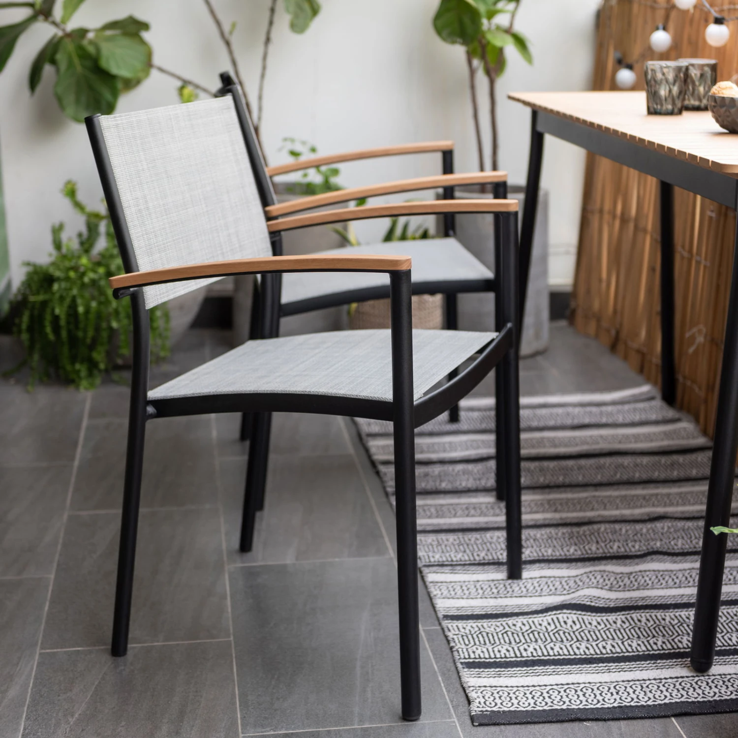 Stapelsessel 'Vera', Mattschwarz/birkengrau, Ca. 83 X 55 X 55 Cm 1 Stapelsessel 'Vera', Mattschwarz/birkengrau, Ca. 83 X 55 X 55 Cm