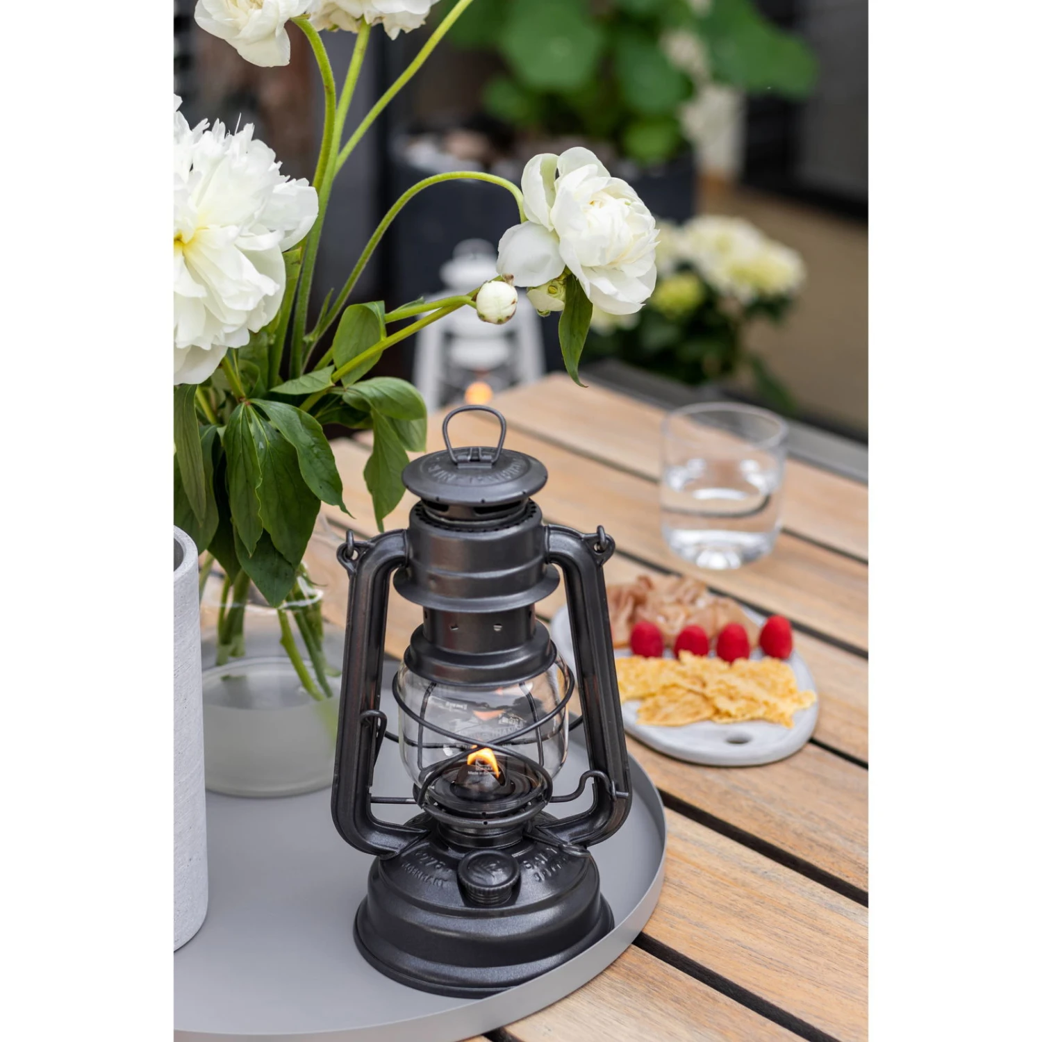 Feuerhand Sturmlaterne 'Baby Special 276', Sparkling Iron, 26,5 X 13,5 X 15 Cm 4 Feuerhand Sturmlaterne 'Baby Special 276', Sparkling Iron, 26,5 X 13,5 X 15 Cm – Bild 4